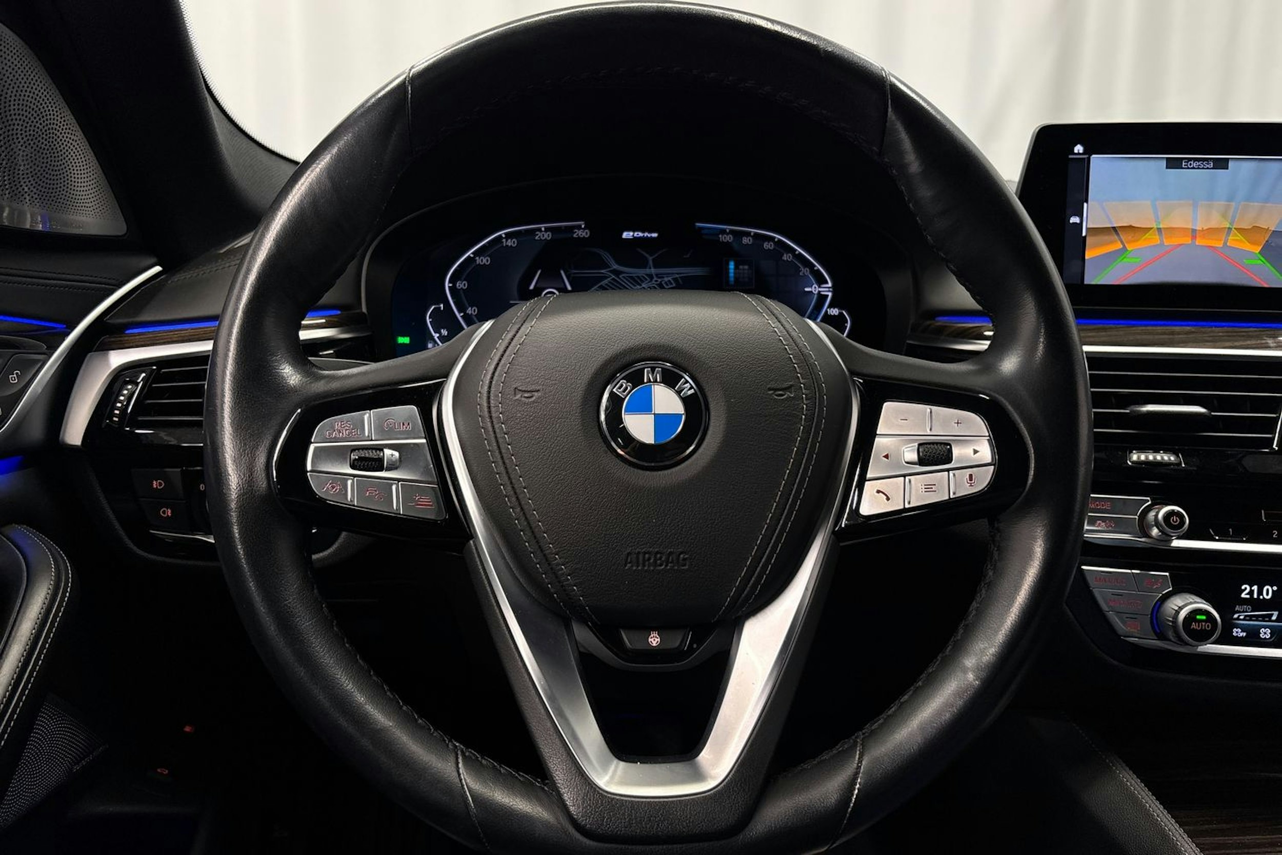 sininen BMW 530 2020 kuva 17.