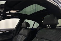 sininen BMW 530 2020 kuva 30.