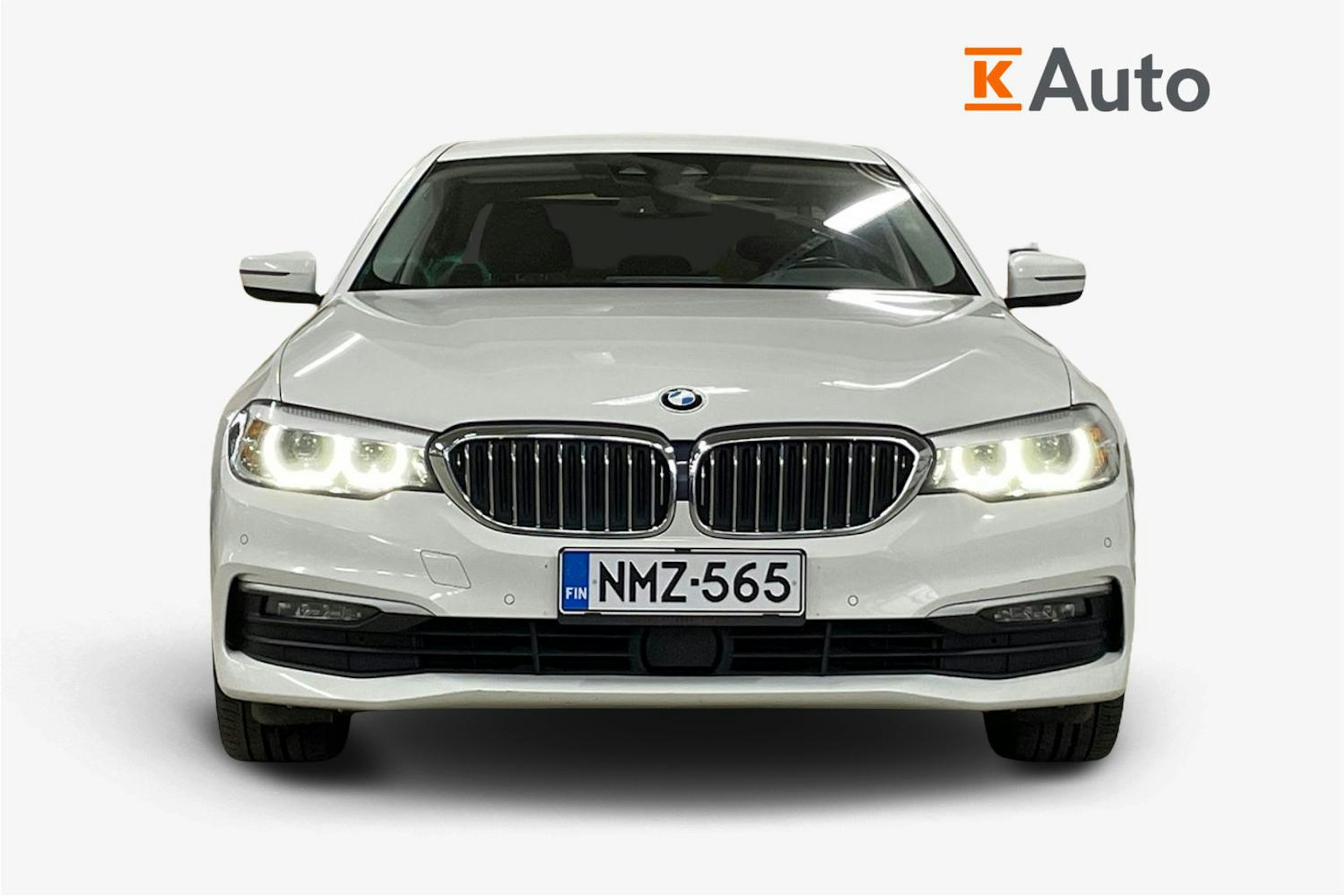 Valkoinen BMW 530 2020 kuva 5.