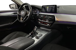 Valkoinen BMW 530 2020 kuva 9.