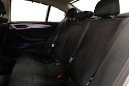 Valkoinen BMW 530 2020 kuva 10.