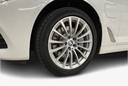 Valkoinen BMW 530 2020 kuva 11.