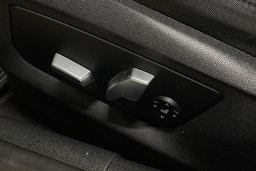 Valkoinen BMW 530 2020 kuva 14.