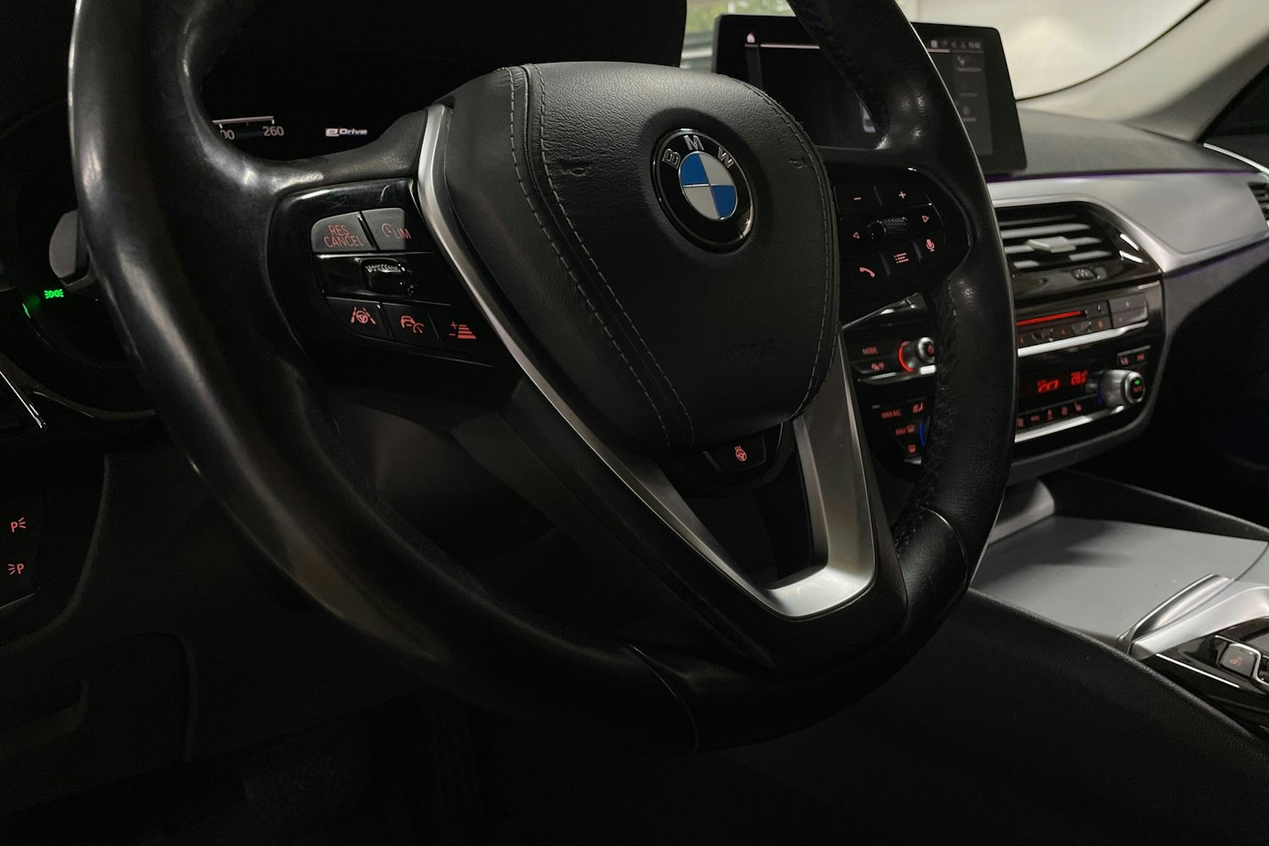 Valkoinen BMW 530 2020 kuva 16.