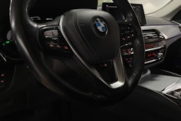 Valkoinen BMW 530 2020 kuva 16.