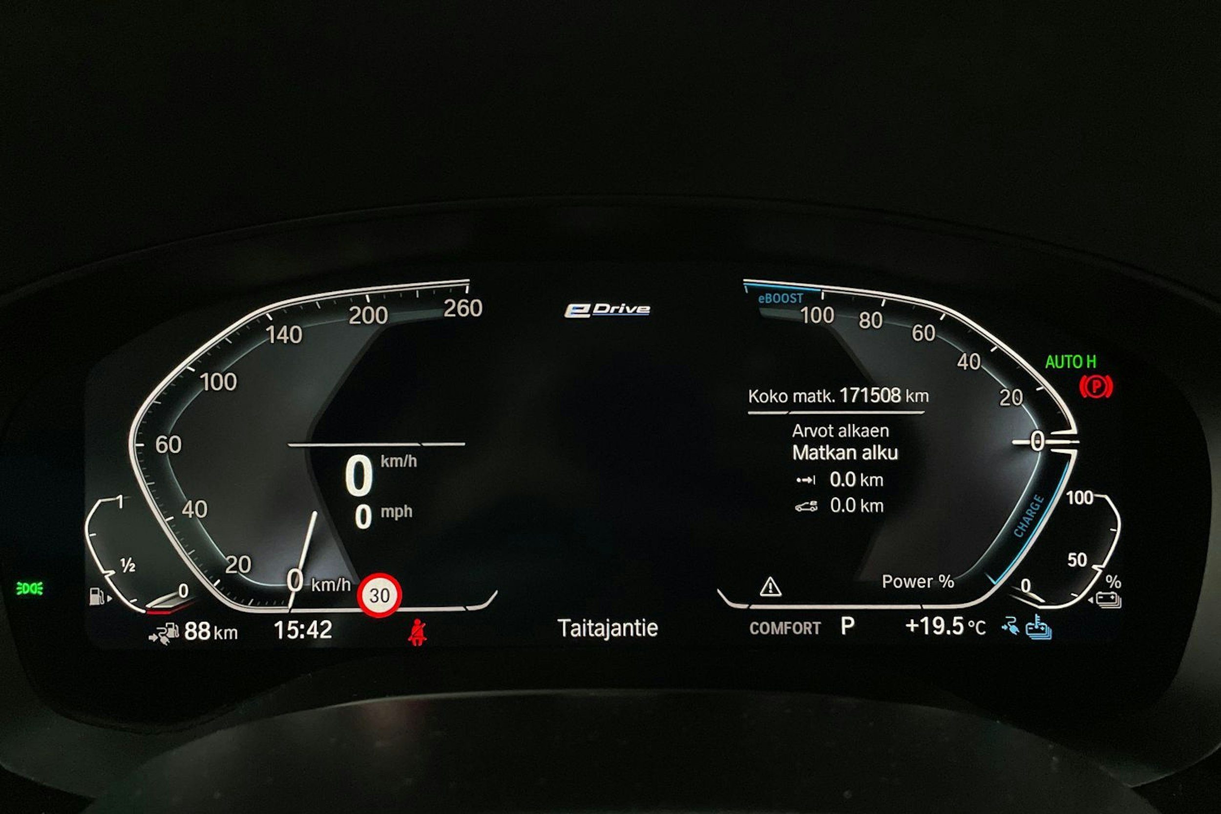 Valkoinen BMW 530 2020 kuva 19.