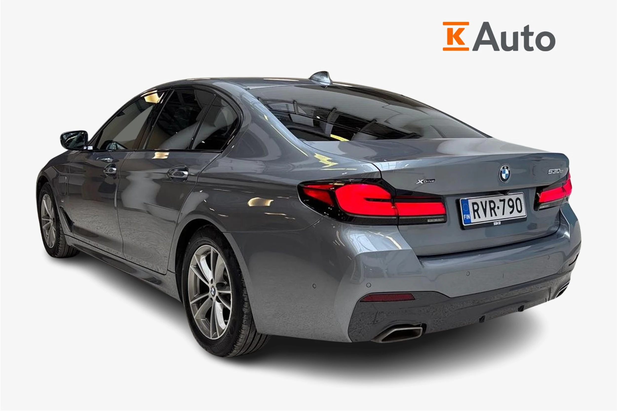sininen BMW 530 2020 kuva 2.
