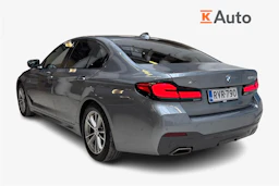sininen BMW 530 2020 kuva 2.