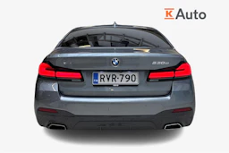sininen BMW 530 2020 kuva 3.