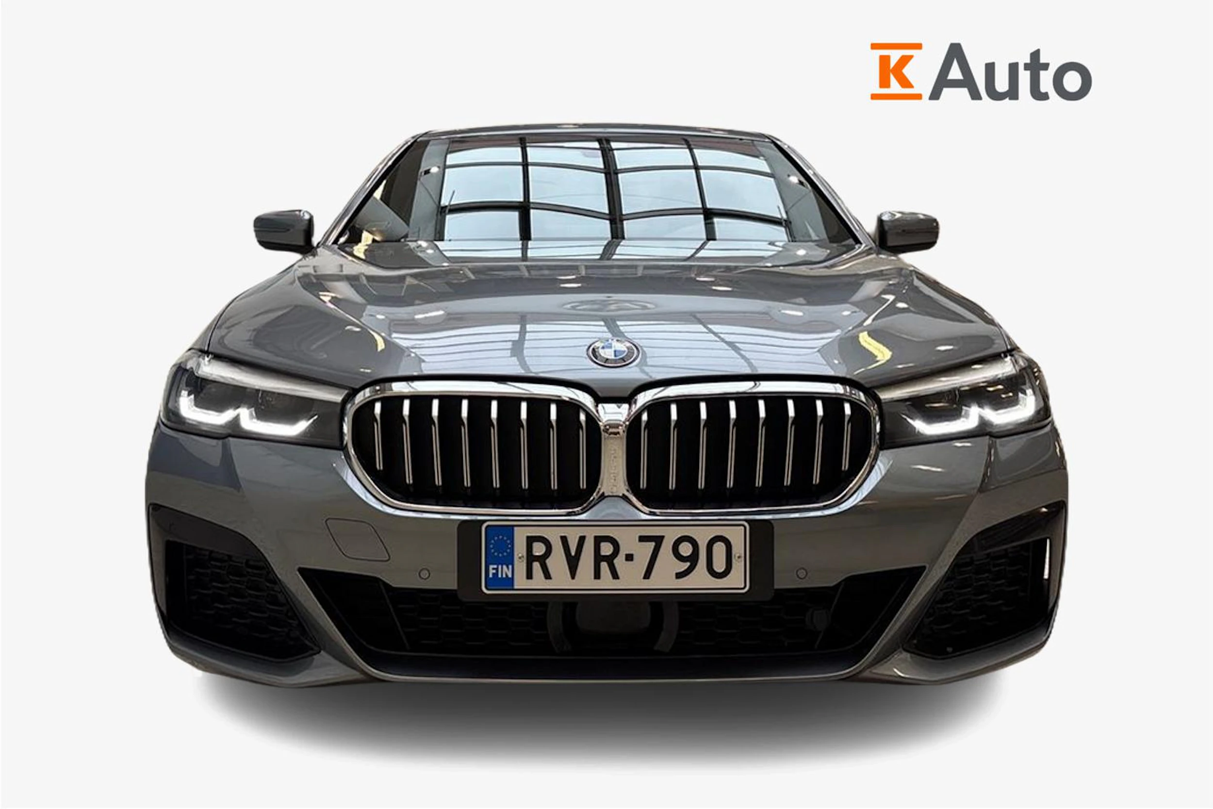 sininen BMW 530 2020 kuva 4.
