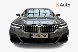 sininen BMW 530 2020 kuva 4.
