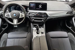 sininen BMW 530 2020 kuva 7.