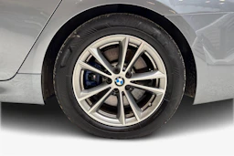 sininen BMW 530 2020 kuva 9.