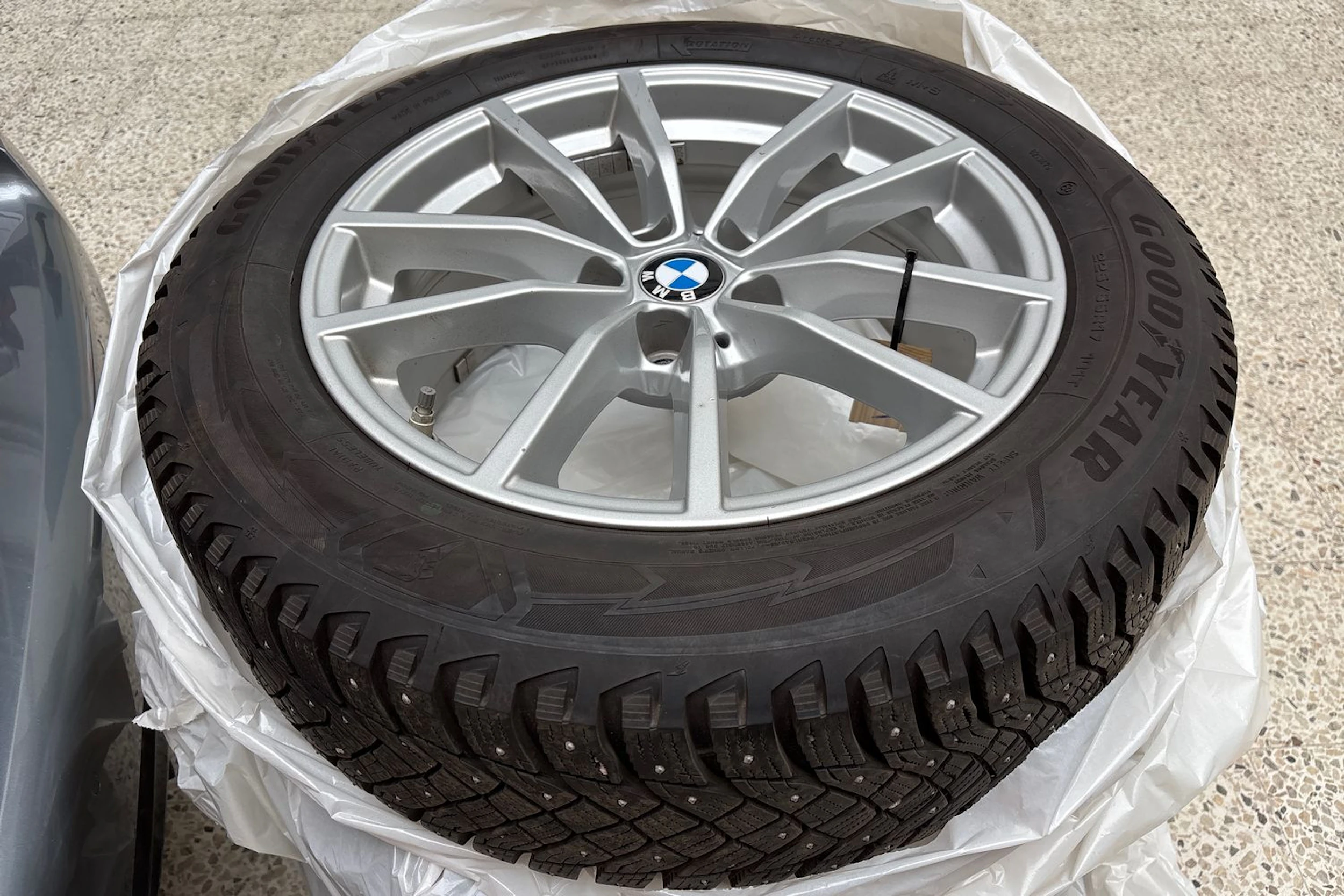 sininen BMW 530 2020 kuva 11.