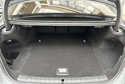 sininen BMW 530 2020 kuva 12.