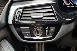 sininen BMW 530 2020 kuva 17.