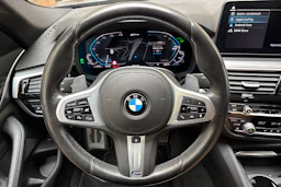 sininen BMW 530 2020 kuva 18.