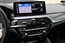 sininen BMW 530 2020 kuva 22.