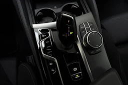 sininen BMW 530 2020 kuva 23.