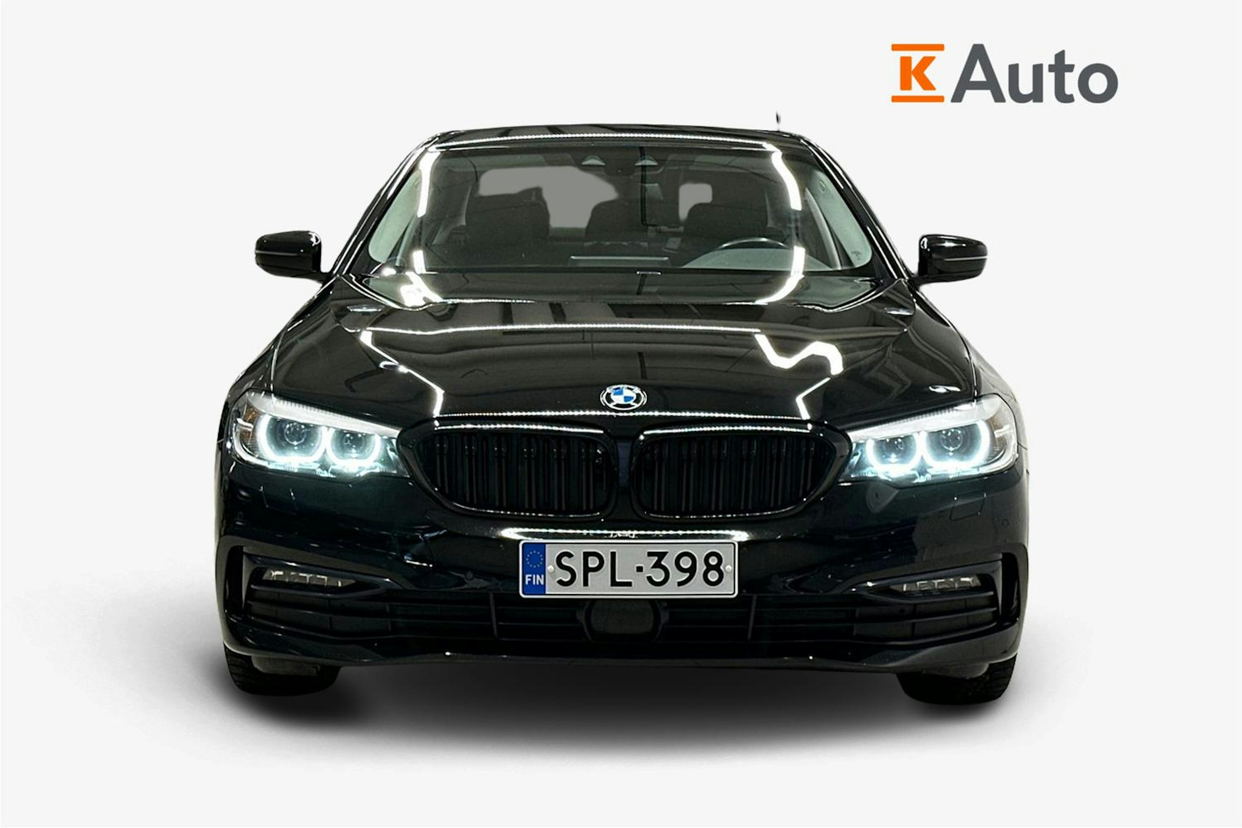 musta BMW 530 2020 kuva 5.