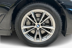 musta BMW 530 2020 kuva 12.