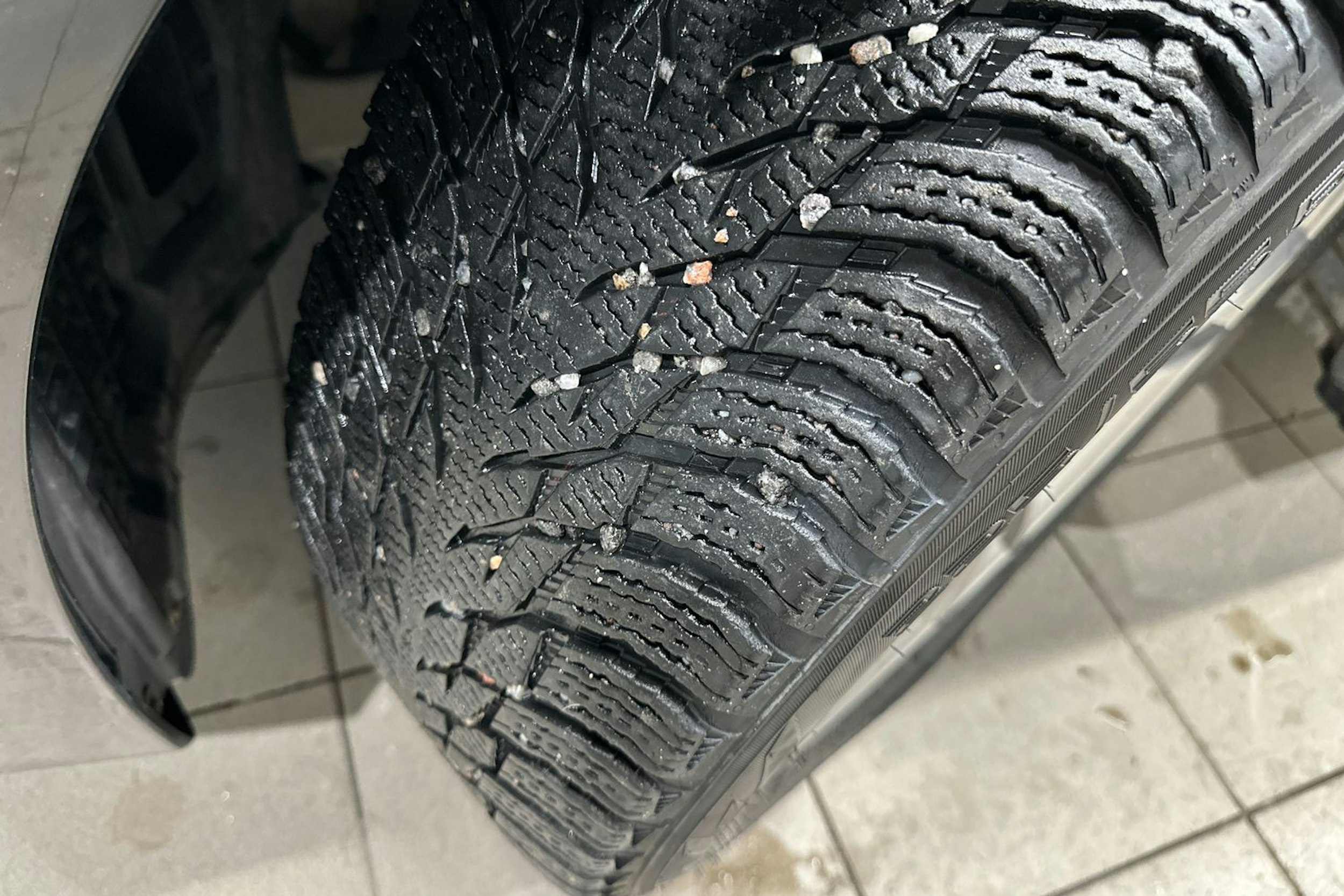 musta BMW 530 2020 kuva 13.