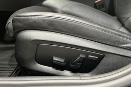 musta BMW 530 2020 kuva 15.