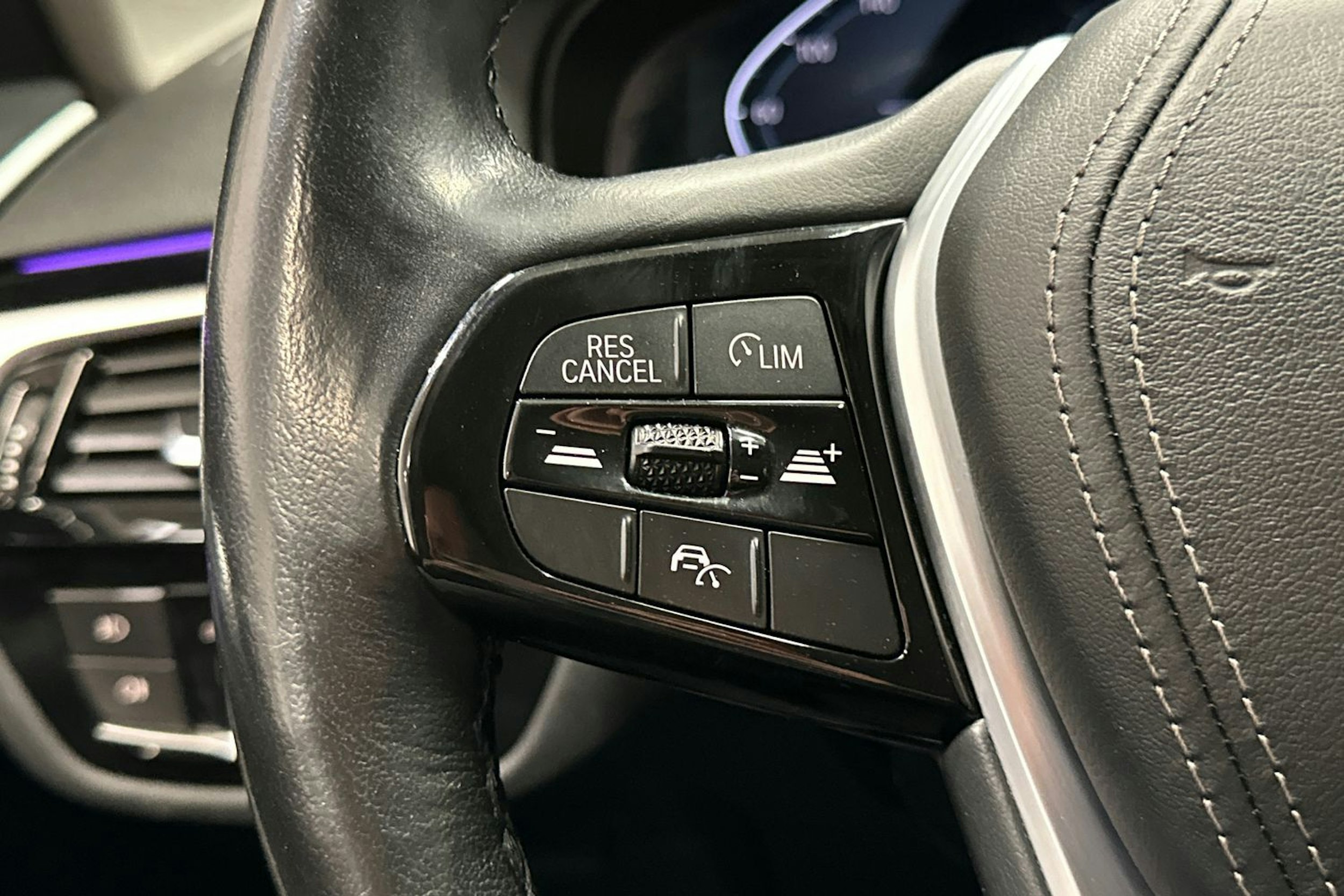 musta BMW 530 2020 kuva 17.