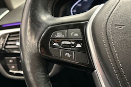 musta BMW 530 2020 kuva 17.