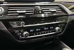 musta BMW 530 2020 kuva 20.