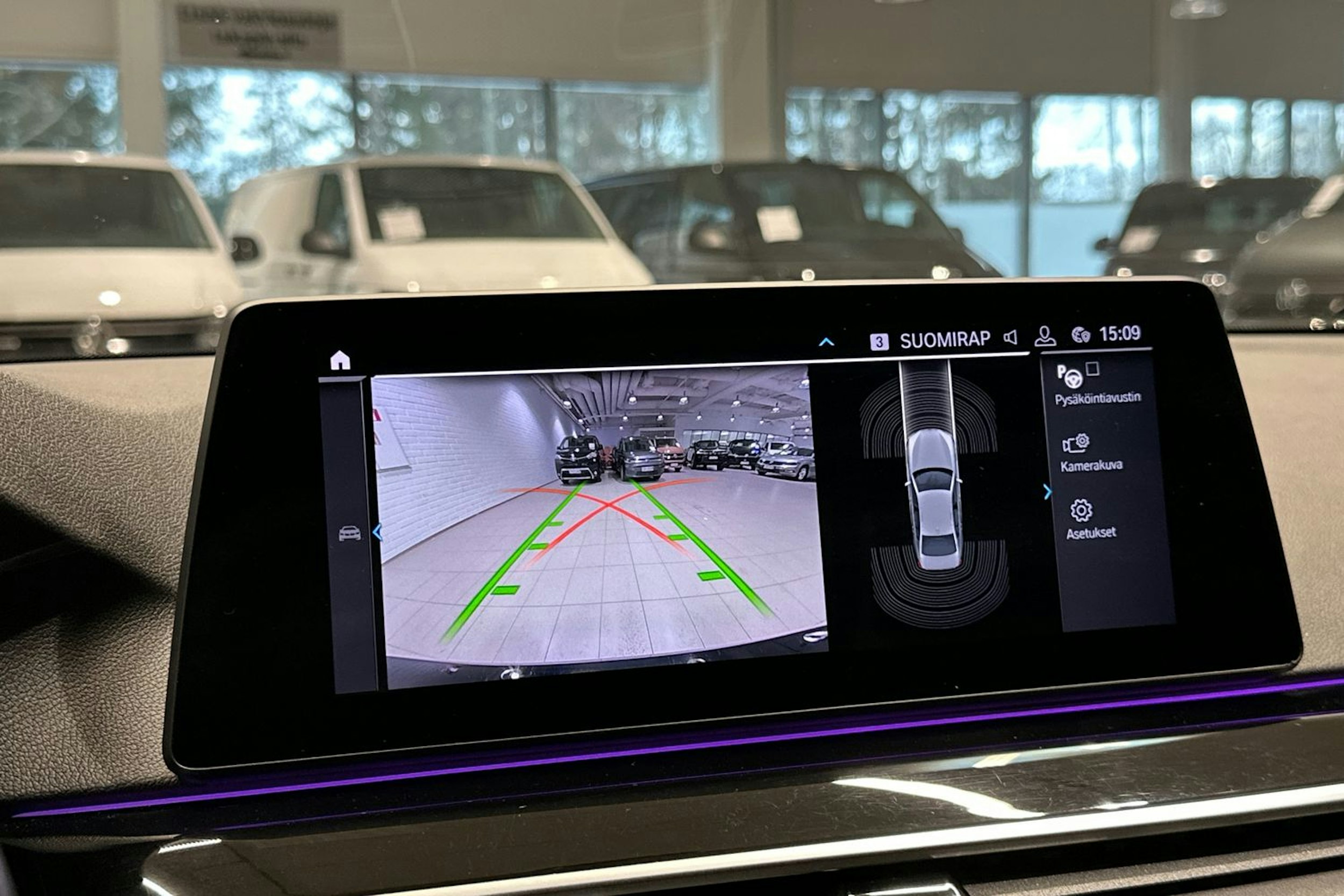 musta BMW 530 2020 kuva 21.