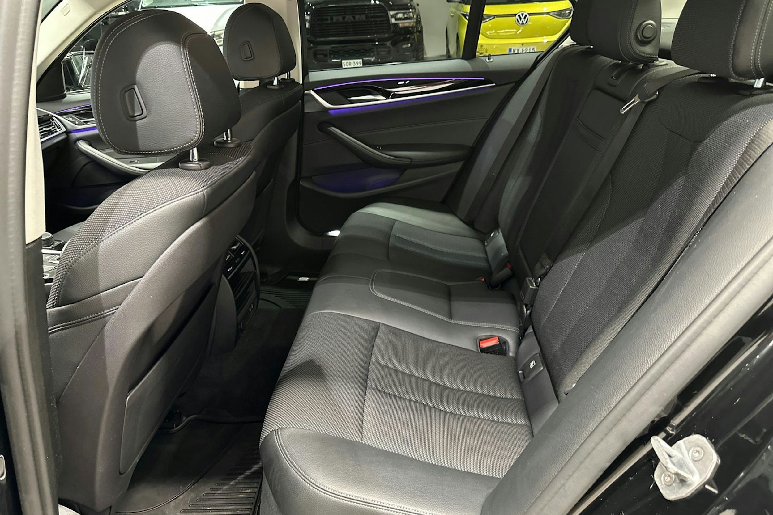 musta BMW 530 2020 kuva 27.