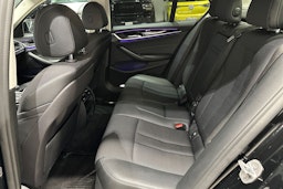 musta BMW 530 2020 kuva 27.