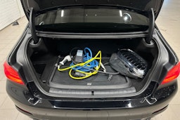 musta BMW 530 2020 kuva 28.