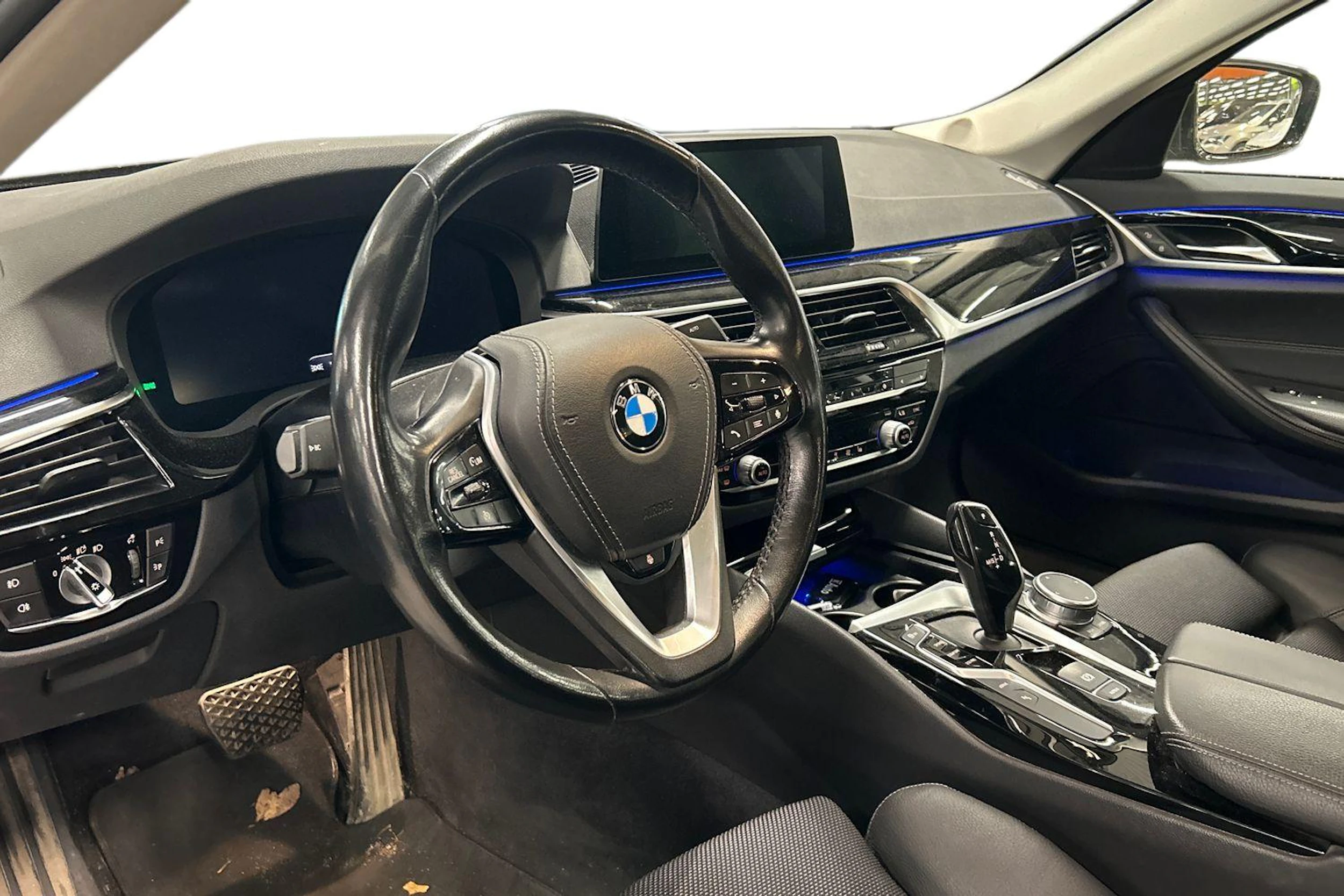 harmaa BMW 530 2020 kuva 3.
