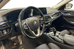 harmaa BMW 530 2020 kuva 3.