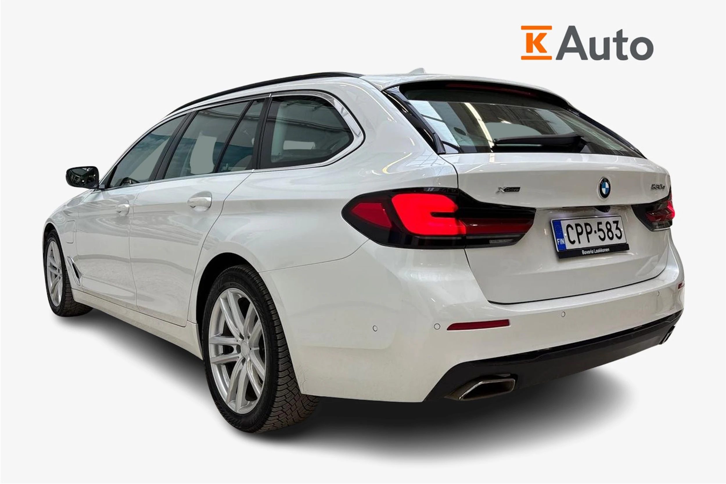 valkoinen BMW 530 2021 kuva 2.