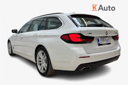 valkoinen BMW 530 2021 kuva 2.