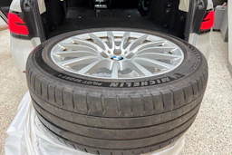 valkoinen BMW 530 2021 kuva 11.
