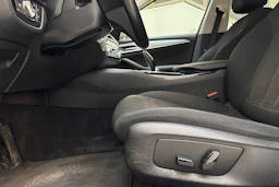 valkoinen BMW 530 2021 kuva 17.