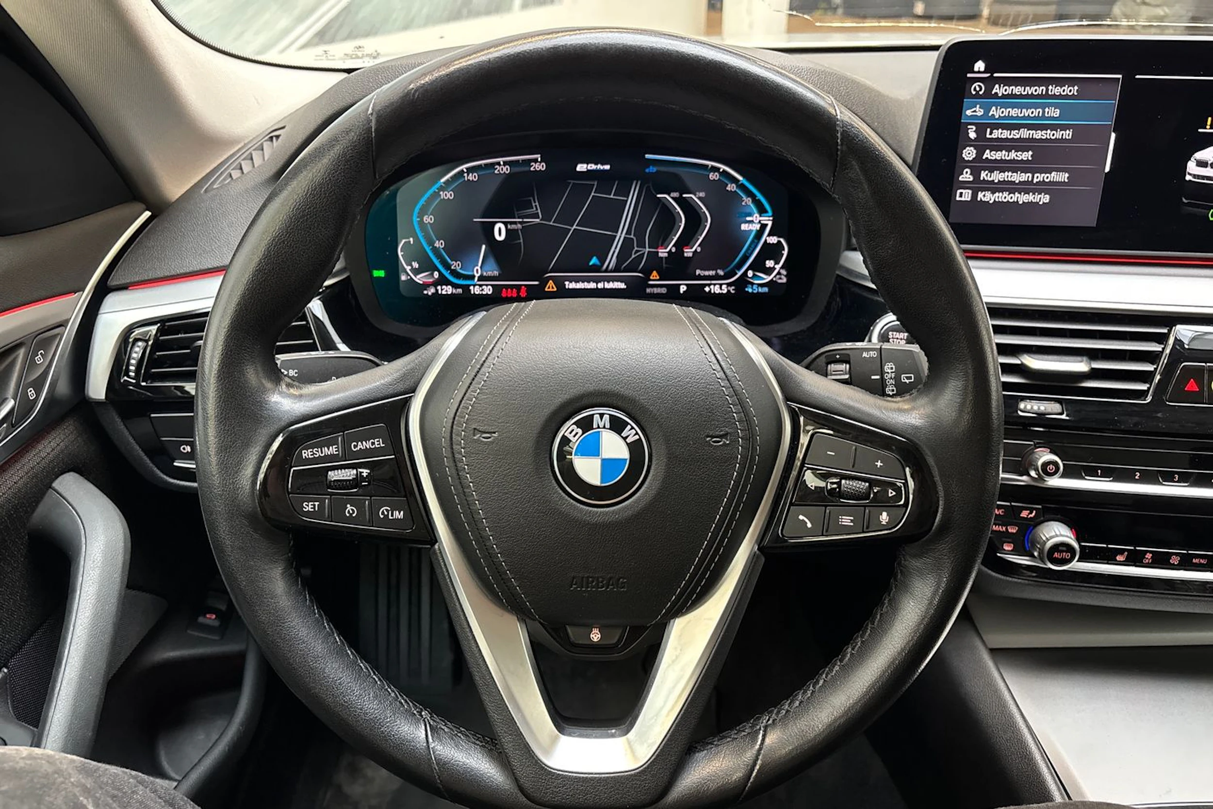 valkoinen BMW 530 2021 kuva 19.