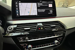 valkoinen BMW 530 2021 kuva 21.