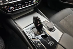 valkoinen BMW 530 2021 kuva 24.