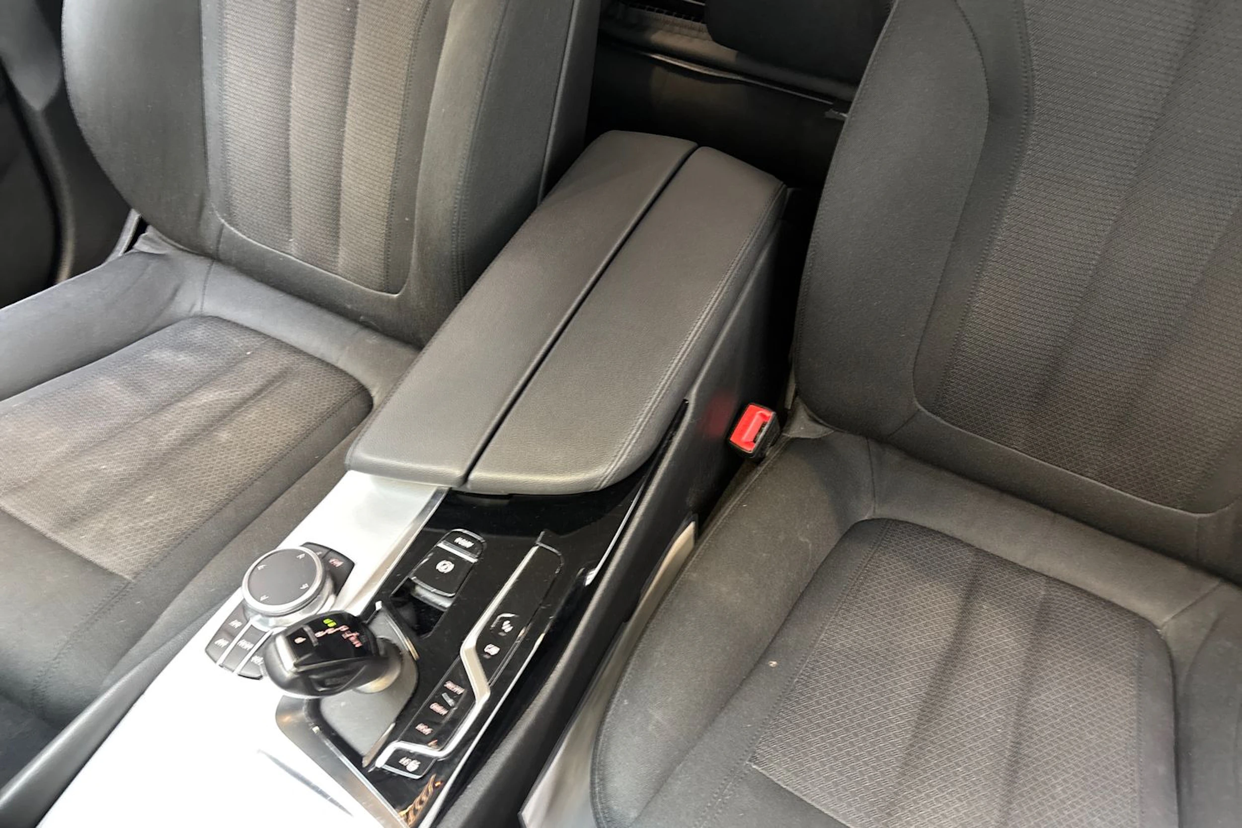 valkoinen BMW 530 2021 kuva 25.