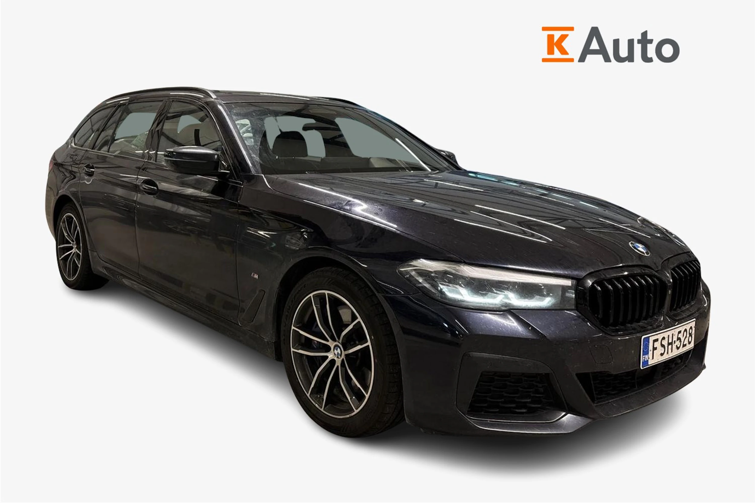 musta BMW 530 2021 kuva 1.