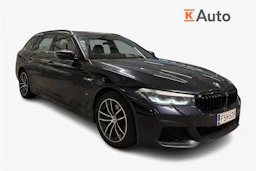 musta BMW 530 2021 kuva 1.