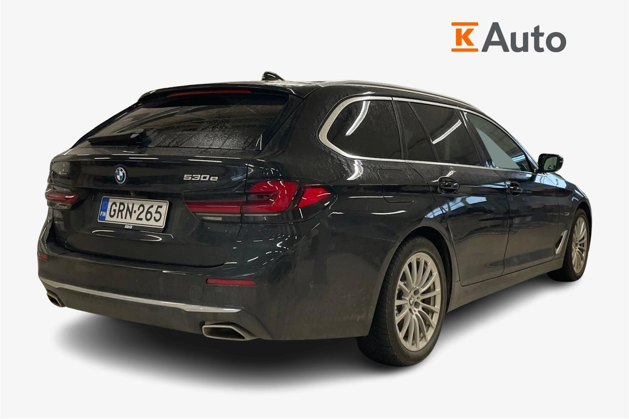 musta BMW 530 2021 kuva 2.