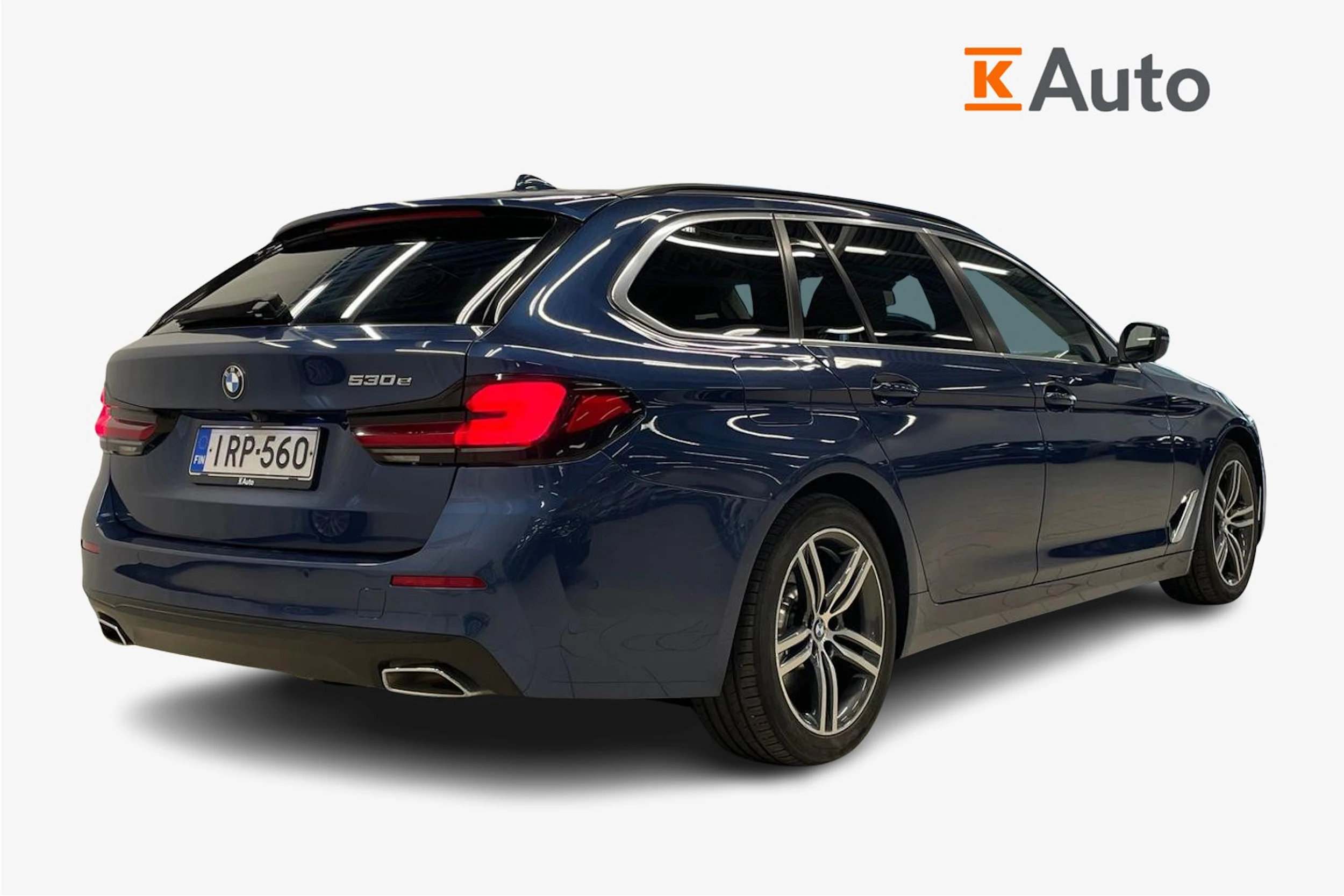 sininen BMW 530 2021 kuva 2.
