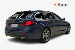 sininen BMW 530 2021 kuva 2.