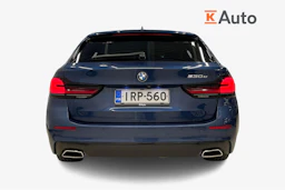 sininen BMW 530 2021 kuva 3.